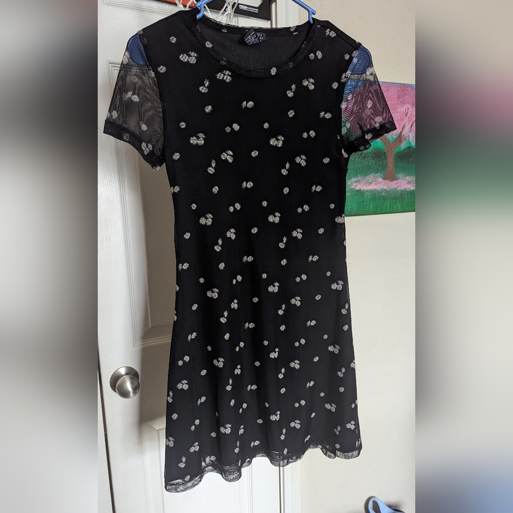 black daisy dress
